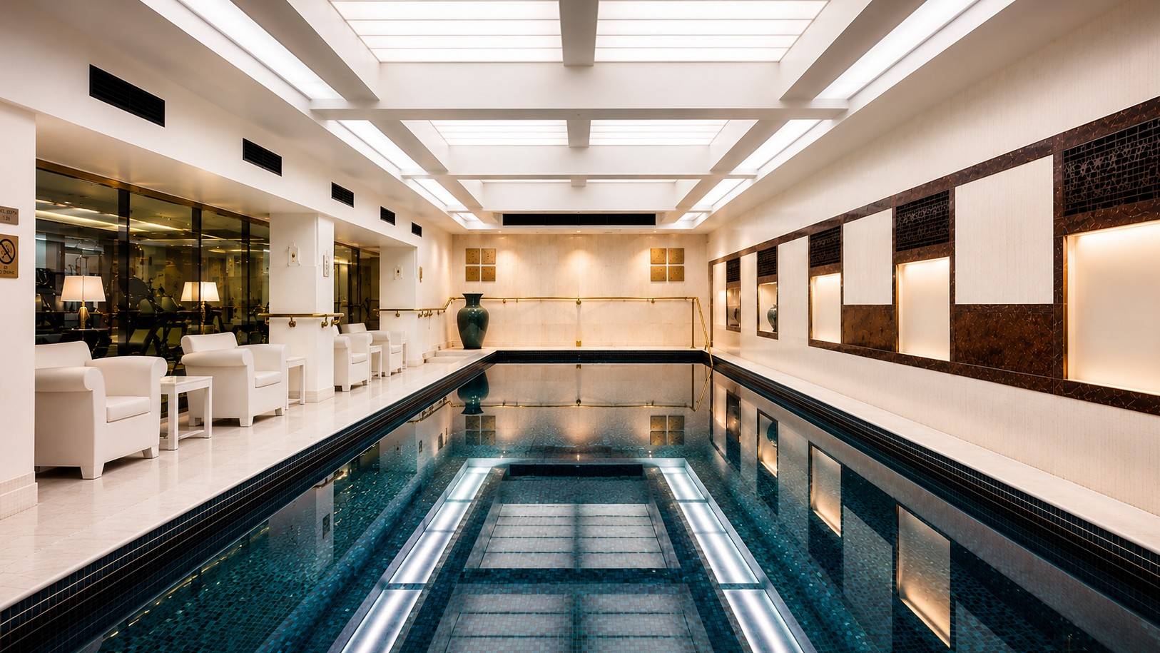 Pool & Seasonal Dining
