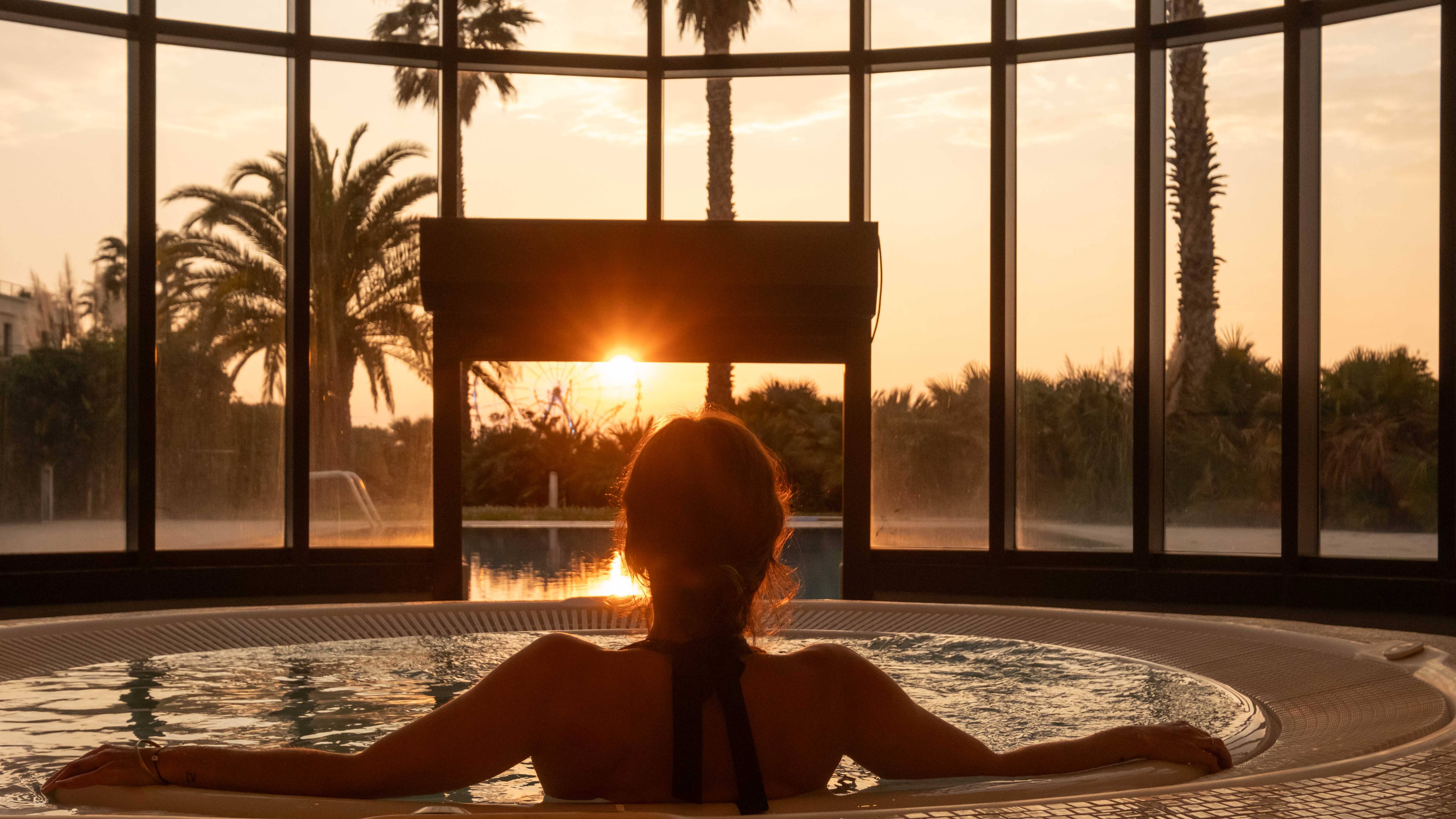 Sunbathing: spa and massage