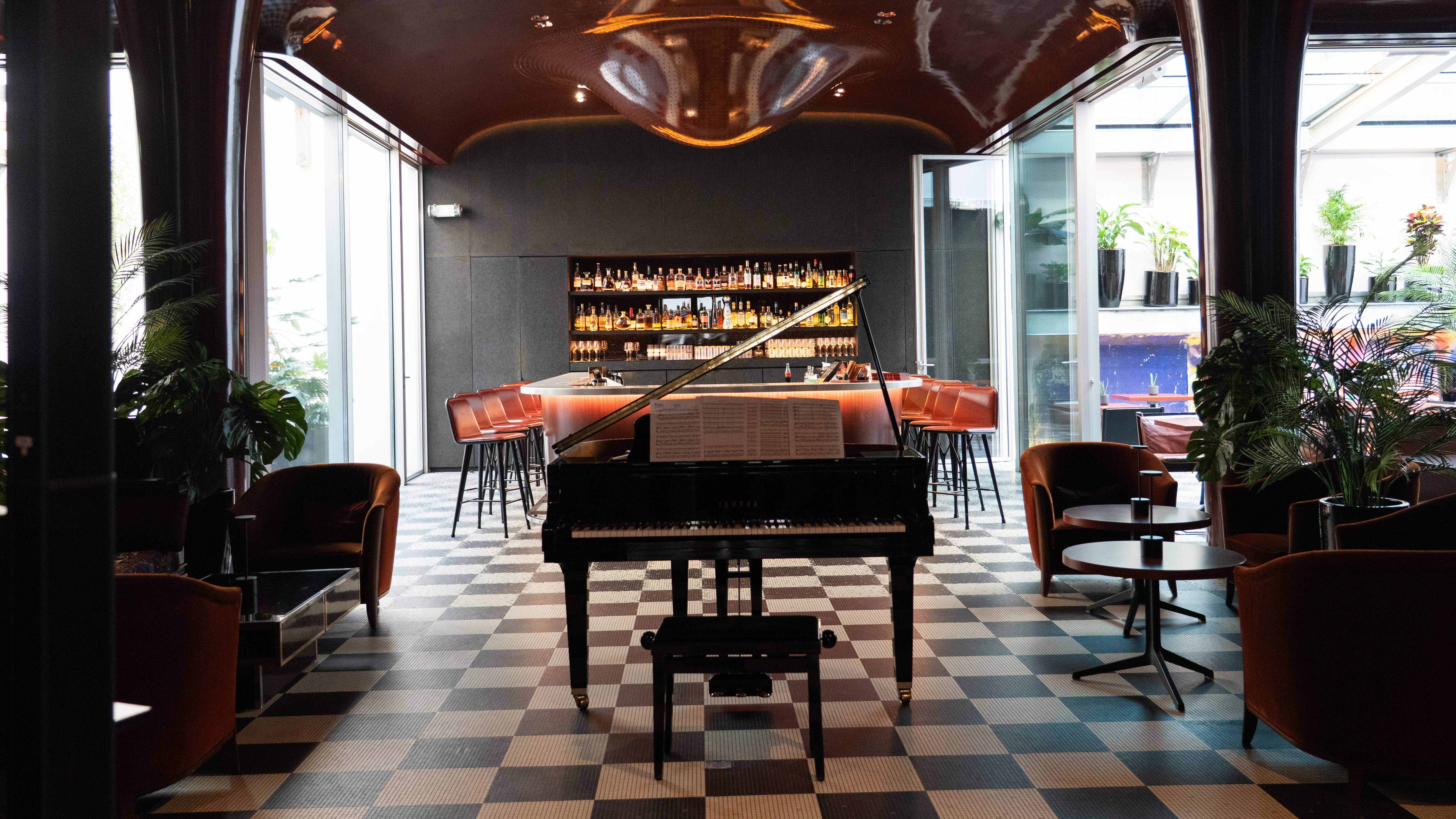 Aperitivo & Piano Bar