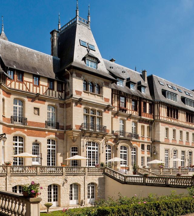 Château Jeanne & The Forest ****