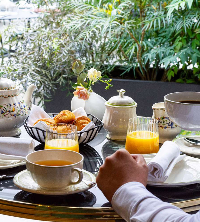 Réveil Impérial : Spa & Petit-Déjeuner