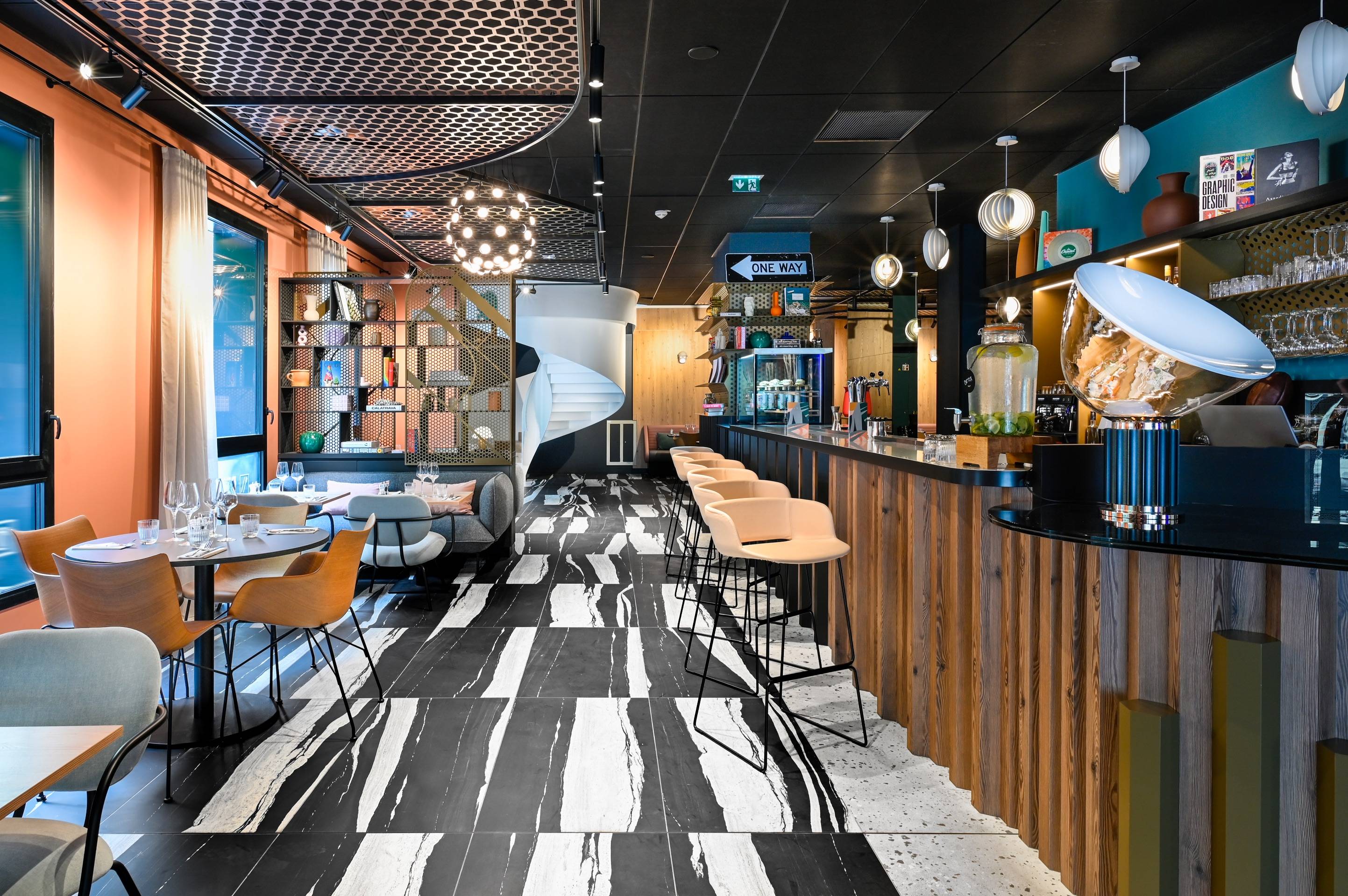 Tribe Paris La Defense ****