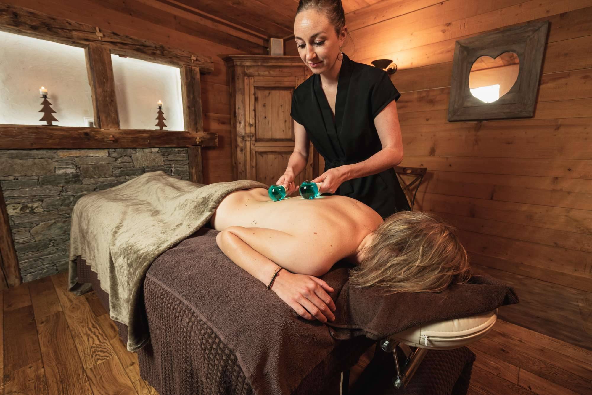 Évasion Alpine : Massage prolongé et repas au Chalet
