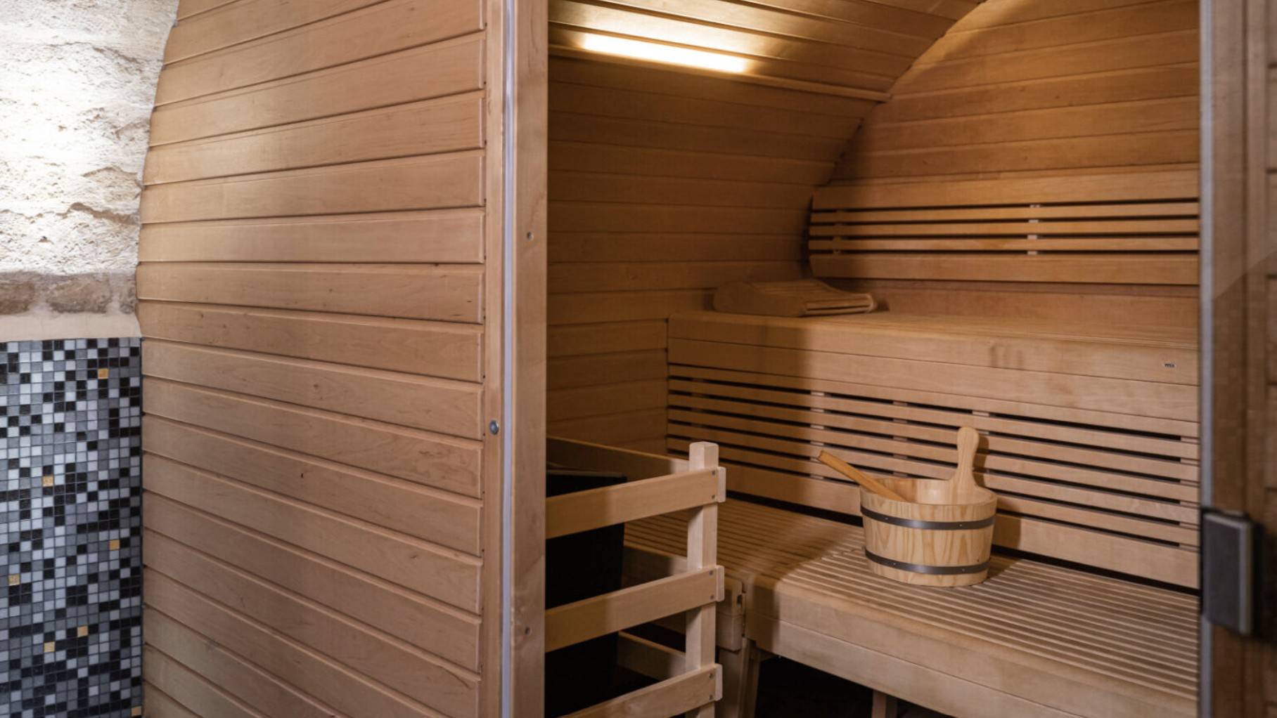 Parenthèse privative au sauna