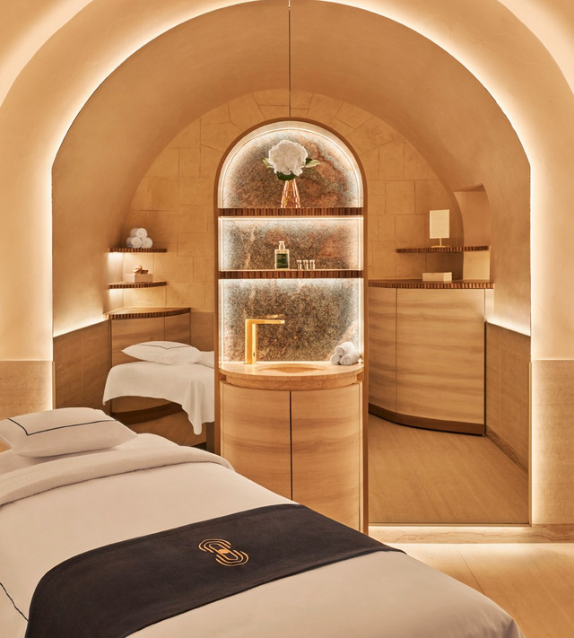 Massage & Frida Escape