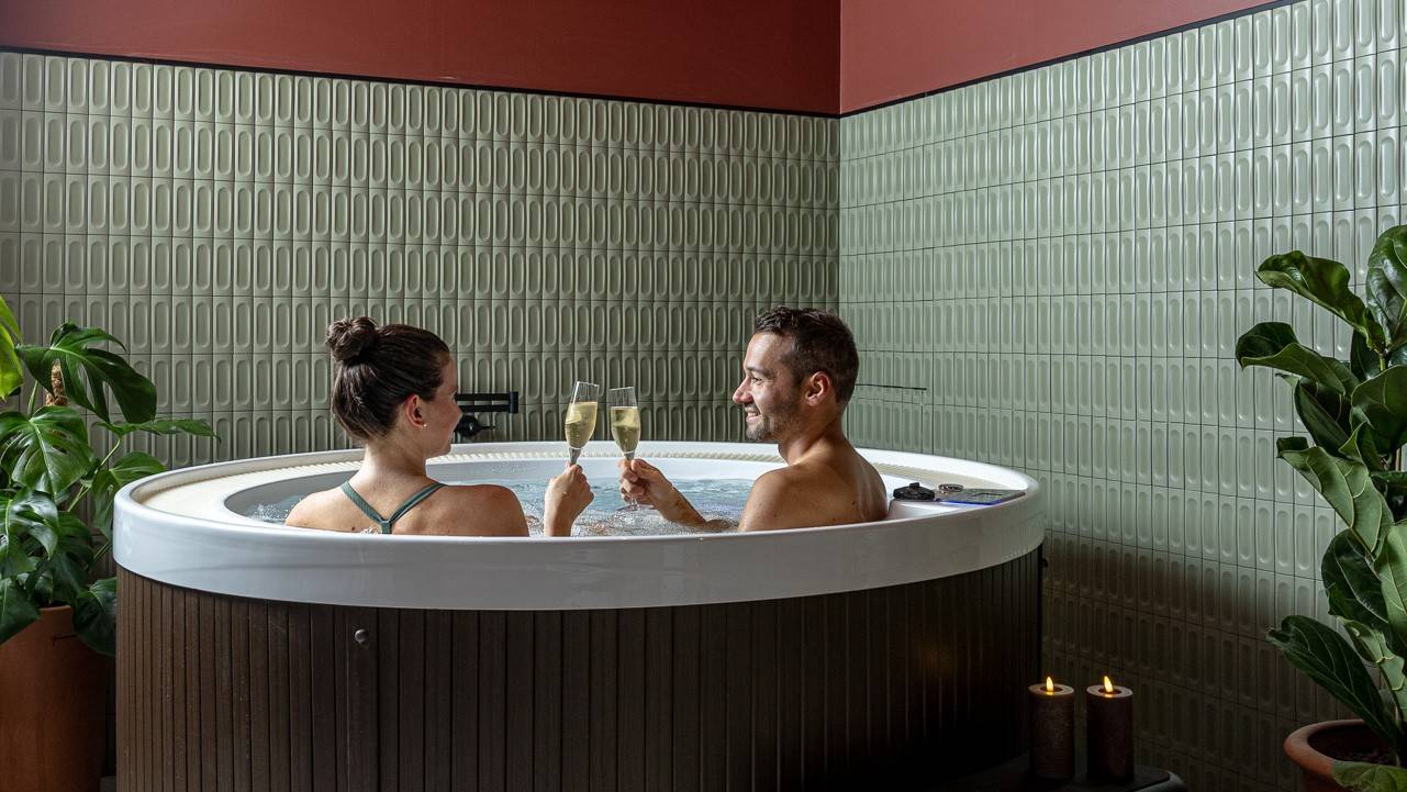 A Private Jacuzzi & Champagne Experience