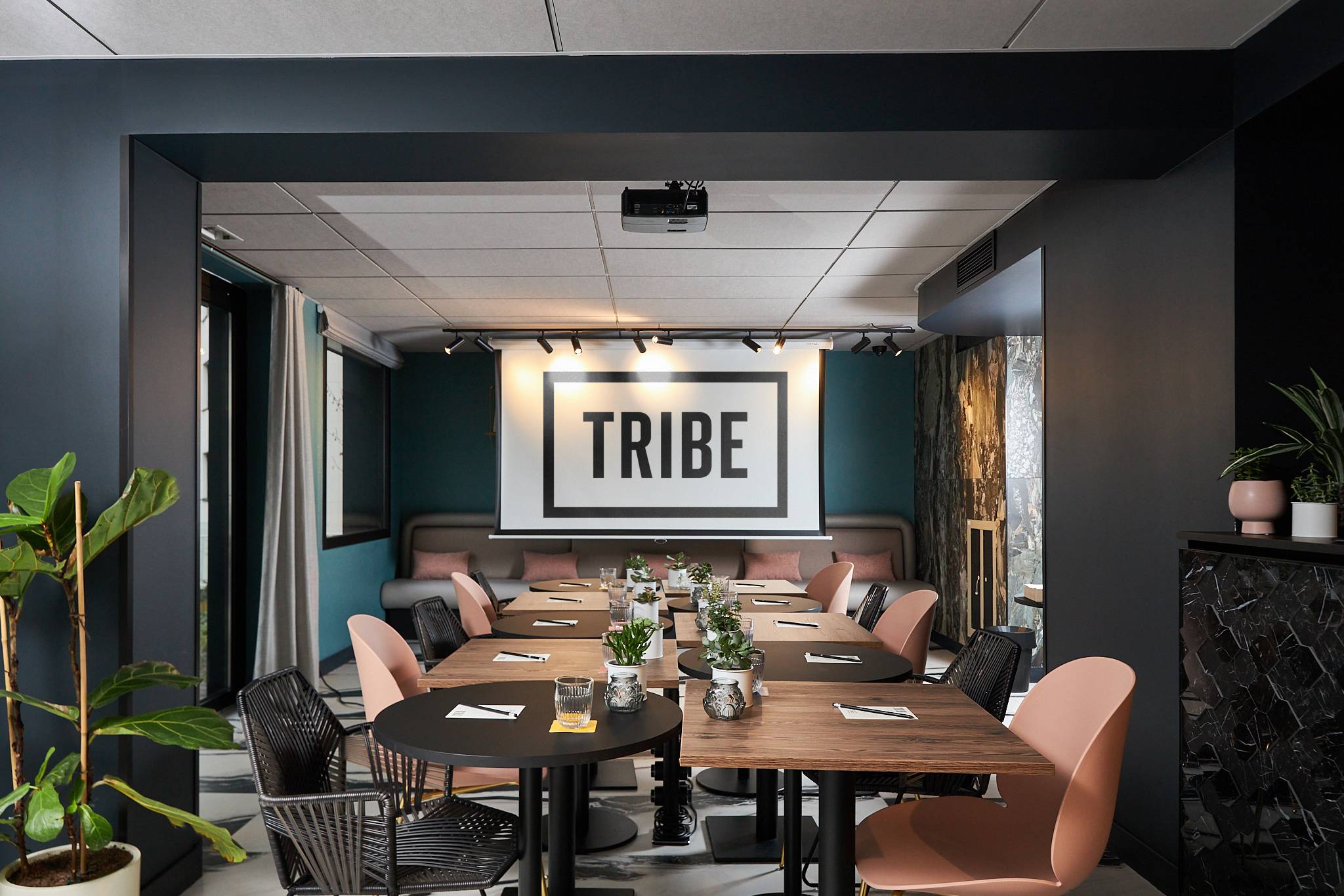 Tribe Paris La Defense ****